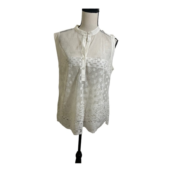 Cabi womens white lace sleeves blouse. Size Medium. Button down. - Picture 2 of 10